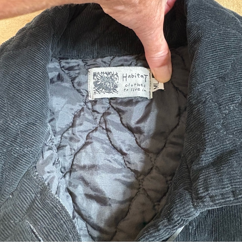 EUC, Habitat Black Corduroy Quilted Vest w/ Buttons, Collar & Side Slits. SZ L. - Picture 4 of 8